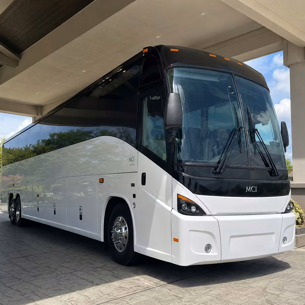 school groups and university teams flying out of the denver metro need reliable airport transportation